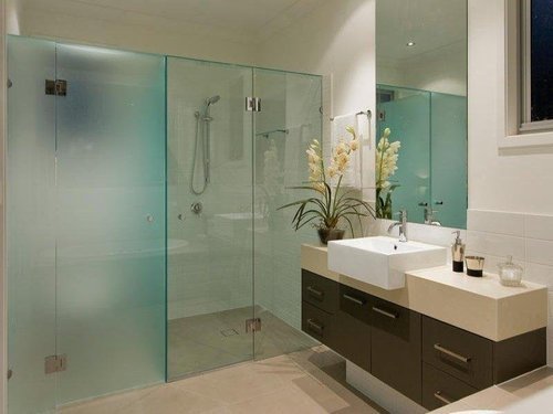 bathroom glass partition