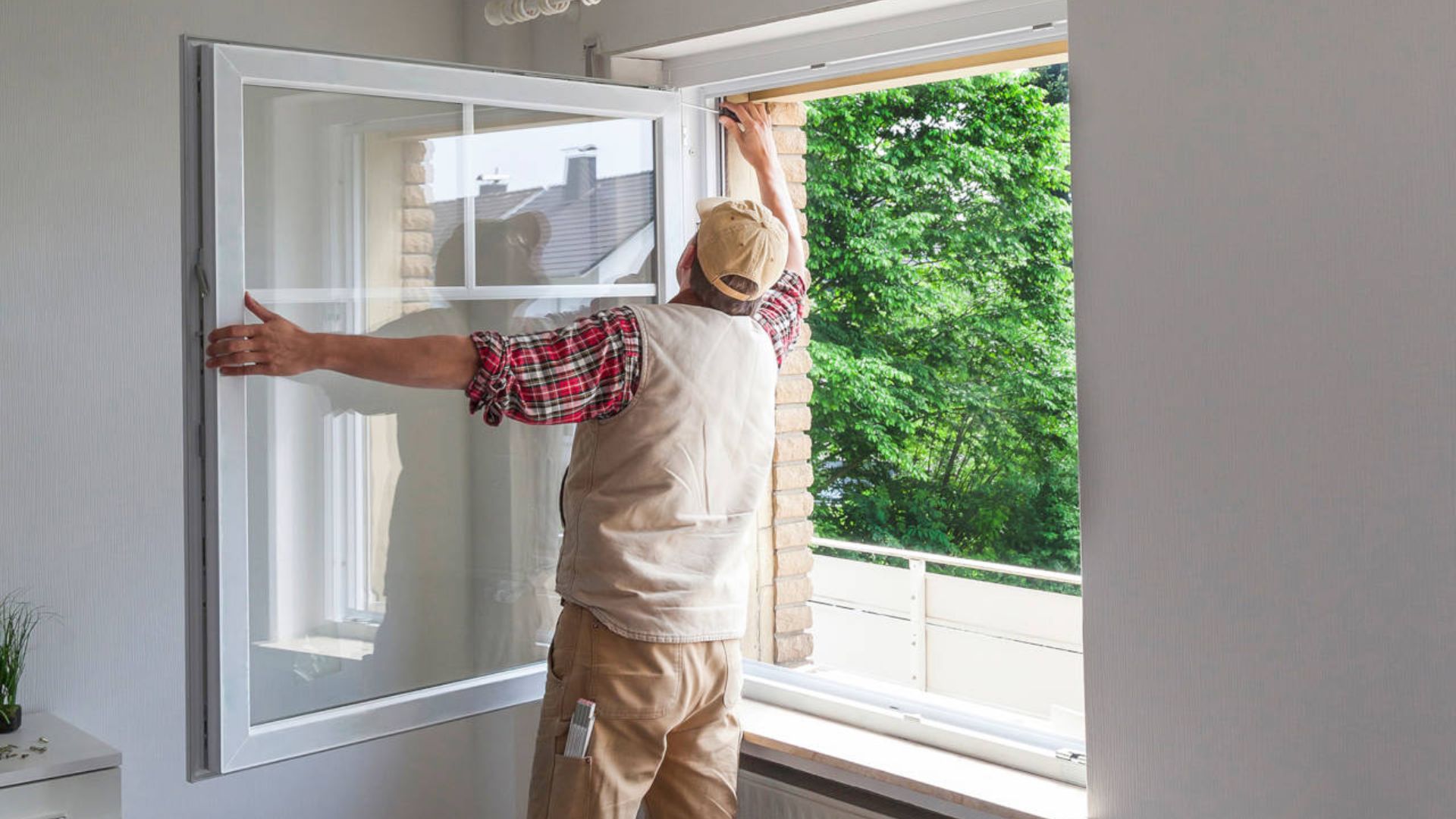 Установка стеклопакетов в квартире. Монтаж евроокон. Окна пвх. Установка стеклопакетов в квартире. Демонтаж окон.